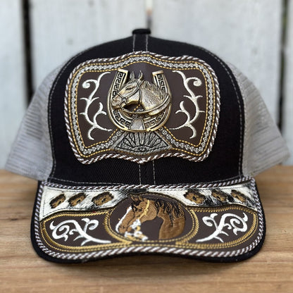 Gorra Vaquera Negra y Gris con Caballo y Herradura | Gorras Artesanales Mexicanas