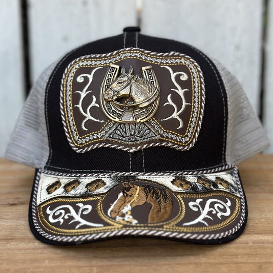 Gorra Vaquera Negra y Gris con Caballo y Herradura | Gorras Artesanales Mexicanas