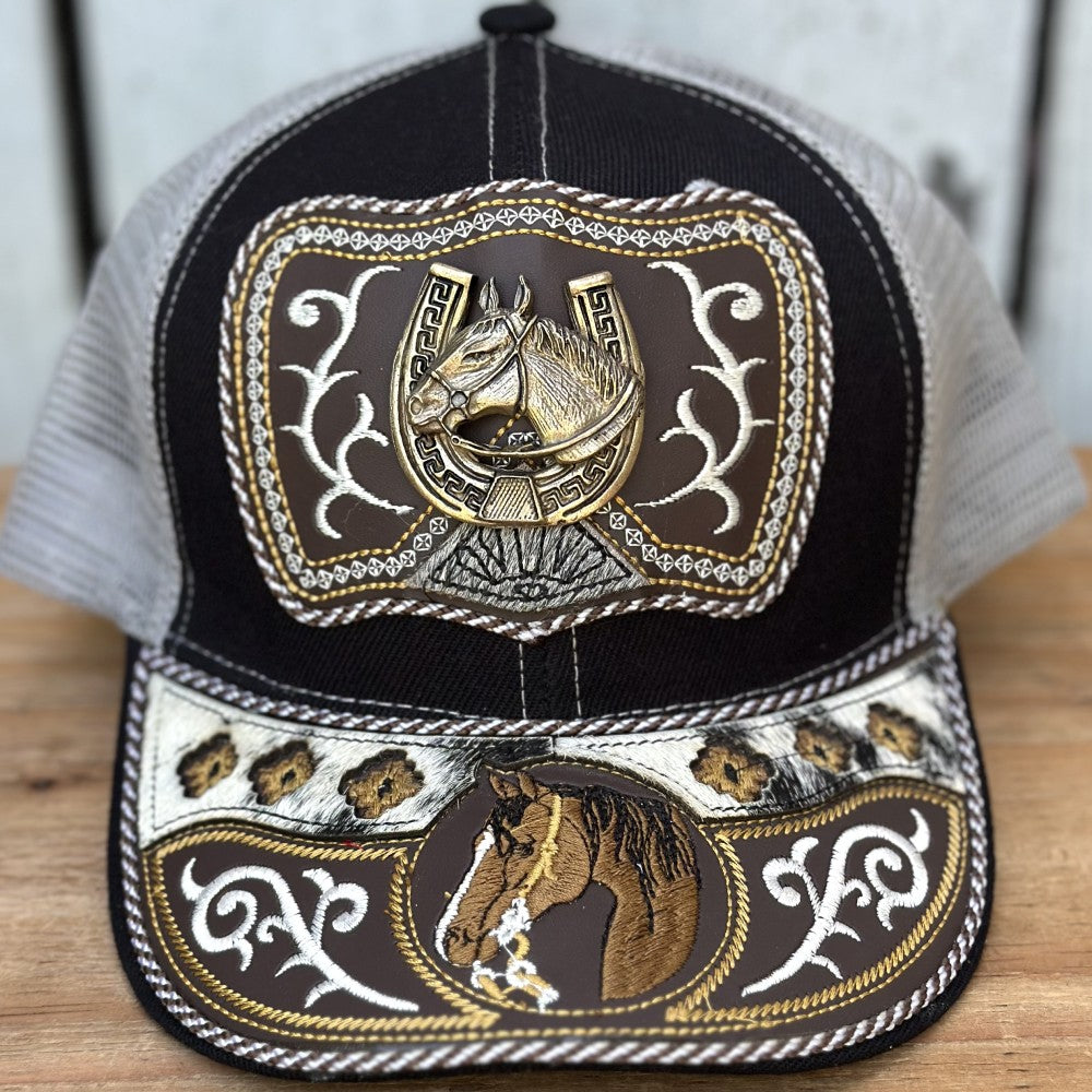 Gorra Vaquera Negra y Gris con Caballo y Herradura | Gorras Artesanales Mexicanas