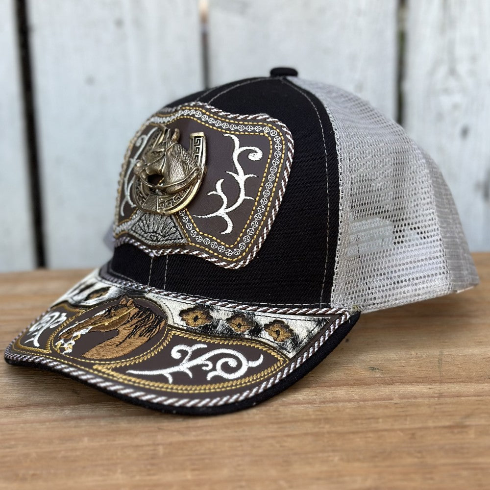 Gorra Vaquera Negra y Gris con Caballo y Herradura | Gorras Artesanales Mexicanas