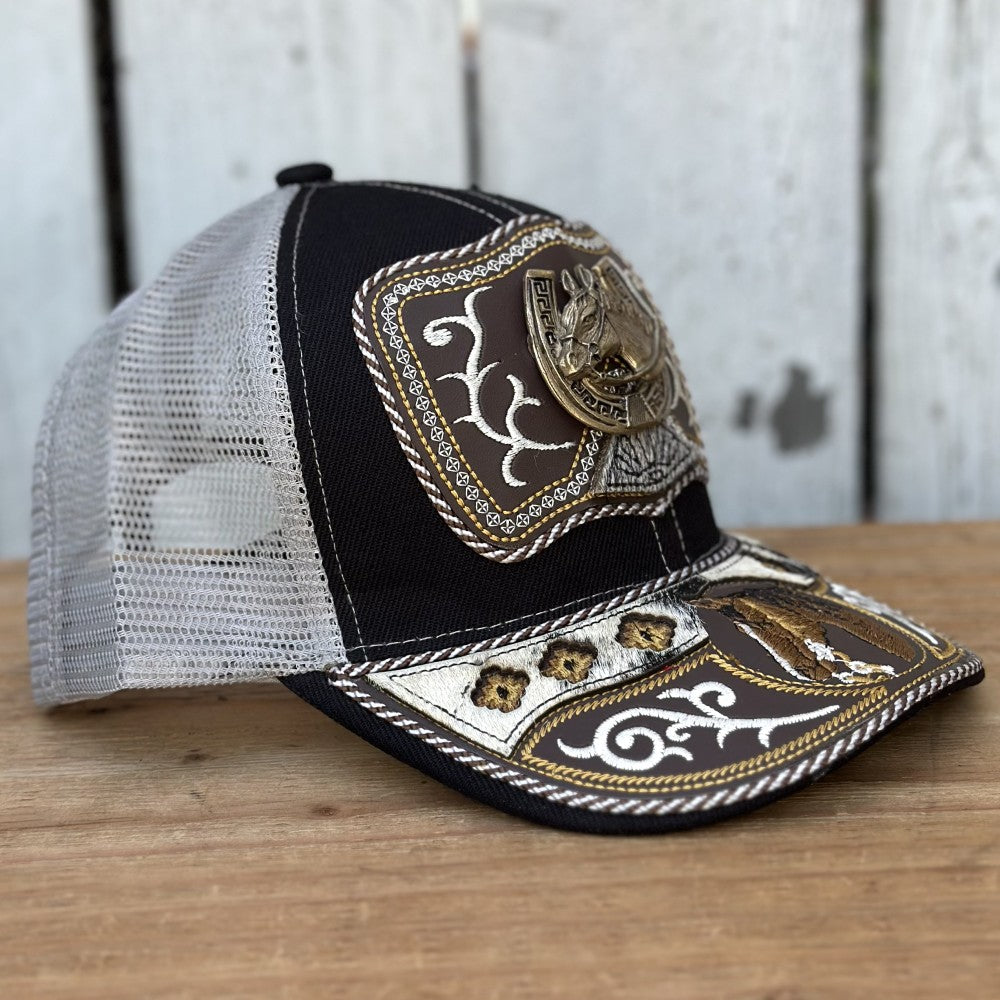 Gorra Vaquera Negra y Gris con Caballo y Herradura | Gorras Artesanales Mexicanas