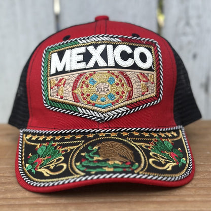 Gorra Vaquera Artesanal Roja “Mi México Lindo” con Bordado Tricolor, Calendario Azteca y Águila Mexicana