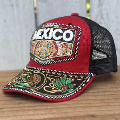 Gorra Vaquera Artesanal Roja “Mi México Lindo” con Bordado Tricolor, Calendario Azteca y Águila Mexicana (4)