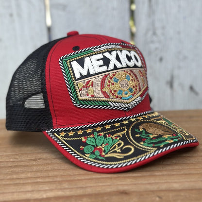Gorra Vaquera Artesanal Roja “Mi México Lindo” con Bordado Tricolor, Calendario Azteca y Águila Mexicana (3)