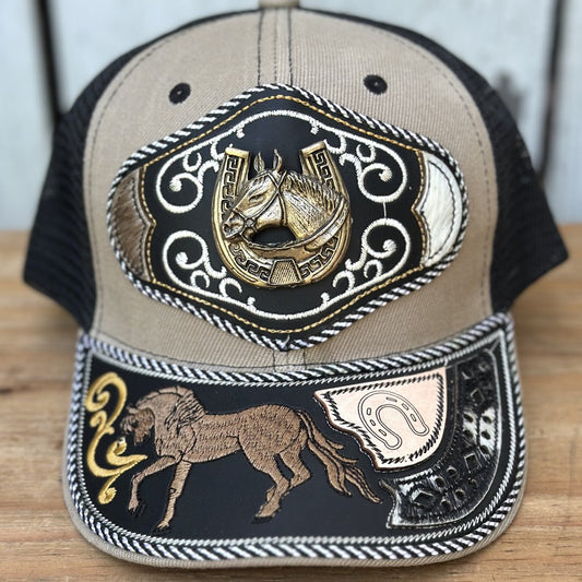 Gorra Vaquera Beige y Negra con Caballo y Herradura | Gorras Artesanales Mexicanas