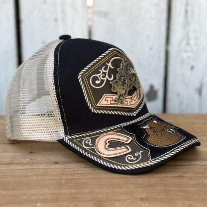 Gorra Vaquera Negra y Beige con Jinete y Toro | Gorras Artesanales Mexicanas