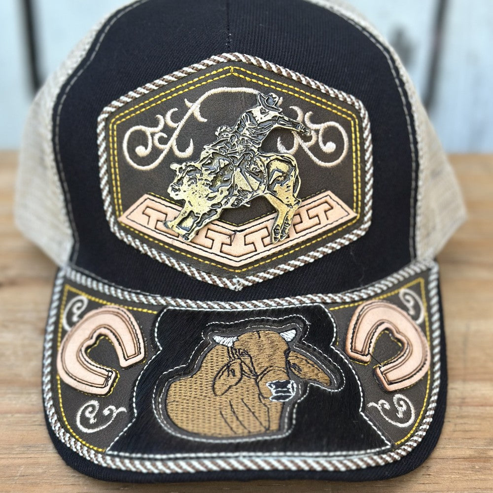 Gorra Vaquera Negra y Beige con Jinete y Toro | Gorras Artesanales Mexicanas