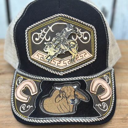 Gorra Vaquera Negra y Beige con Jinete y Toro | Gorras Artesanales Mexicanas