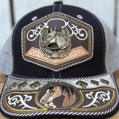 Gorra Vaquera Negra y Gris con Caballo Y Herradura y Bordado de Caballo | Gorras Artesanales Mexicanas