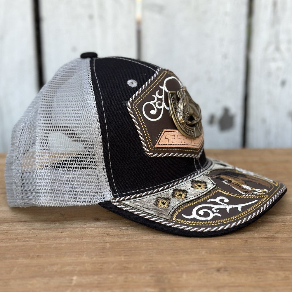 Gorra Vaquera Negra y Gris con Caballo Y Herradura y Bordado de Caballo | Gorras Artesanales Mexicanas