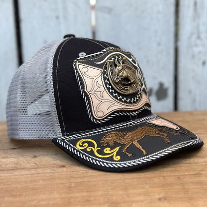 Gorra Vaquera Negra y Gris con Caballo y Herradura #2 | Gorras Artesanales Mexicanas