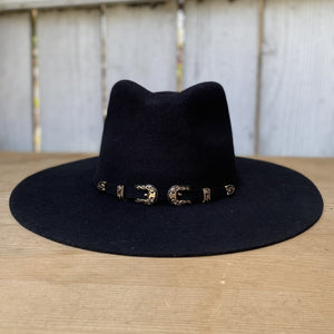 Sombrero Fedora Plana Cristal con Dos Hebillas Negro - Sombreros para – Bota Exotica Western Wear Amor Sales Store